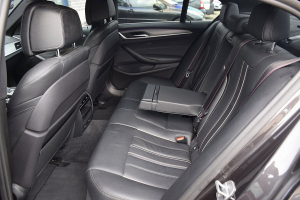 BMW 5 Serie 530e iPerformance High Executive*M-Pakket*DAK*360Cam*20Inch*Enz