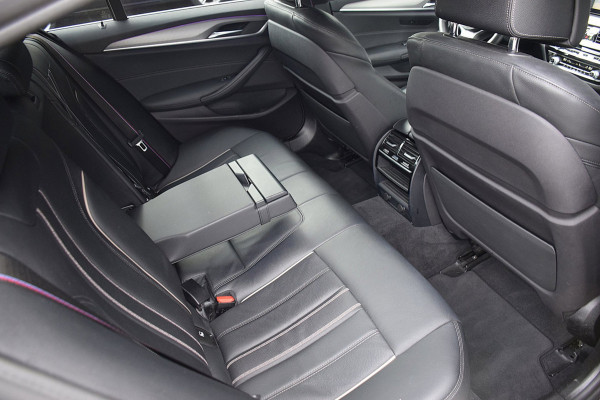 BMW 5 Serie 530e iPerformance High Executive*M-Pakket*DAK*360Cam*20Inch*Enz