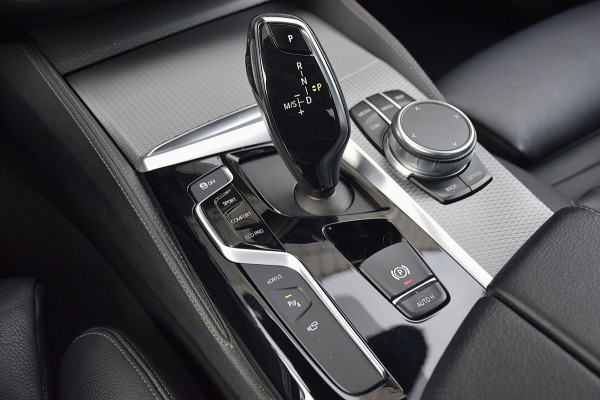 BMW 5 Serie 530e iPerformance High Executive*M-Pakket*DAK*360Cam*20Inch*Enz