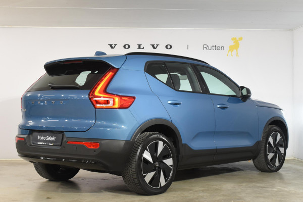 Volvo EX40 Single Motor Extended Range Plus 82 kWh / Adaptive Cruise control / Achteruitrijcamera / Stuur & Stoelverwarming / Trekhaak elektrisch uitklapbaar / Elektrische achterklep / 19" LM Velgen / All season banden / Parkeersensoren V+A