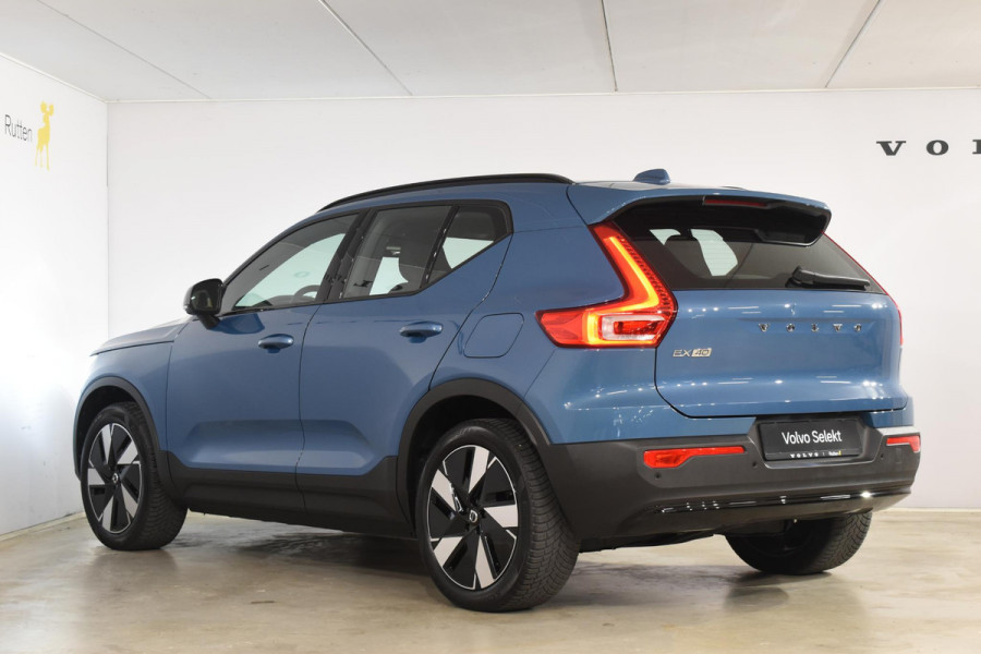 Volvo EX40 Single Motor Extended Range Plus 82 kWh / Adaptive Cruise control / Achteruitrijcamera / Stuur & Stoelverwarming / Trekhaak elektrisch uitklapbaar / Elektrische achterklep / 19" LM Velgen / All season banden / Parkeersensoren V+A