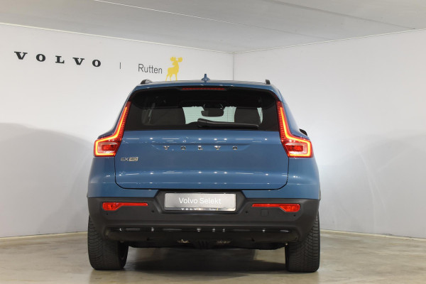 Volvo EX40 Single Motor Extended Range Plus 82 kWh / Adaptive Cruise control / Achteruitrijcamera / Stuur & Stoelverwarming / Trekhaak elektrisch uitklapbaar / Elektrische achterklep / 19" LM Velgen / All season banden / Parkeersensoren V+A
