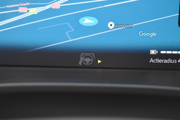 Volvo EX40 Single Motor Extended Range Plus 82 kWh / Adaptive Cruise control / Achteruitrijcamera / Stuur & Stoelverwarming / Trekhaak elektrisch uitklapbaar / Elektrische achterklep / 19" LM Velgen / All season banden / Parkeersensoren V+A