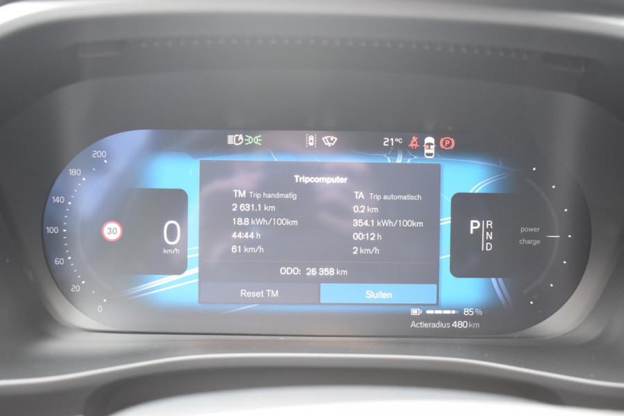 Volvo EX40 Single Motor Extended Range Plus 82 kWh / Adaptive Cruise control / Achteruitrijcamera / Stuur & Stoelverwarming / Trekhaak elektrisch uitklapbaar / Elektrische achterklep / 19" LM Velgen / All season banden / Parkeersensoren V+A
