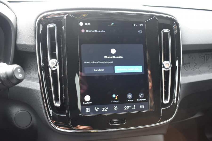 Volvo EX40 Single Motor Extended Range Plus 82 kWh / Adaptive Cruise control / Achteruitrijcamera / Stuur & Stoelverwarming / Trekhaak elektrisch uitklapbaar / Elektrische achterklep / 19" LM Velgen / All season banden / Parkeersensoren V+A