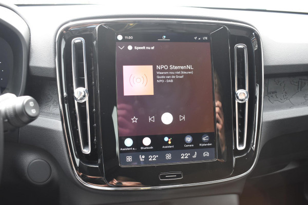 Volvo EX40 Single Motor Extended Range Plus 82 kWh / Adaptive Cruise control / Achteruitrijcamera / Stuur & Stoelverwarming / Trekhaak elektrisch uitklapbaar / Elektrische achterklep / 19" LM Velgen / All season banden / Parkeersensoren V+A