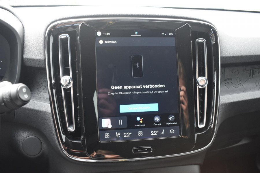 Volvo EX40 Single Motor Extended Range Plus 82 kWh / Adaptive Cruise control / Achteruitrijcamera / Stuur & Stoelverwarming / Trekhaak elektrisch uitklapbaar / Elektrische achterklep / 19" LM Velgen / All season banden / Parkeersensoren V+A