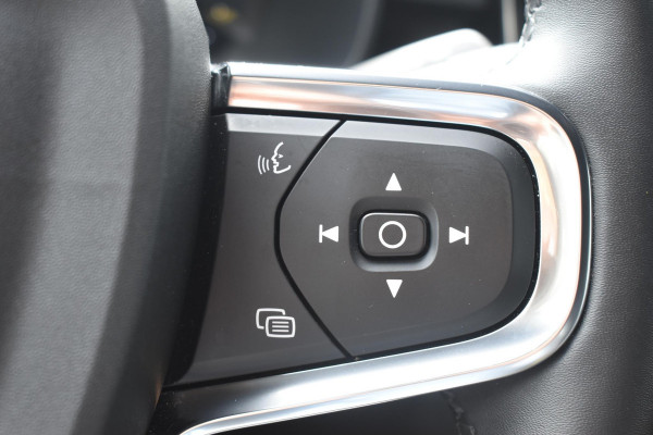 Volvo EX40 Single Motor Extended Range Plus 82 kWh / Adaptive Cruise control / Achteruitrijcamera / Stuur & Stoelverwarming / Trekhaak elektrisch uitklapbaar / Elektrische achterklep / 19" LM Velgen / All season banden / Parkeersensoren V+A