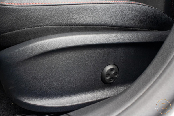 Mercedes-Benz CLA-Klasse 200 AMG Line PANO MEMORY BURMESTER CAMERA DIFFUSER PANAMERICANA