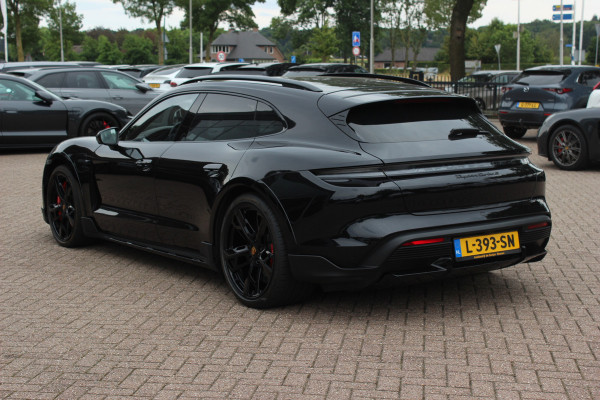 Porsche Taycan Cross Turismo Turbo S 93 kWh / SoH 90,9% / Panoramadak / 360Camera / Head-up / Passenger Display / Luchtvering / 21'' / Bose / Keyless / Sportdesign+Chrono / Stoelventilatie+Verwarming / Stuurverwarming / Dodehoek / DAB