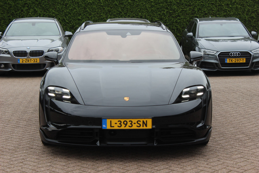 Porsche Taycan Cross Turismo Turbo S 93 kWh / SoH 90,9% / Panoramadak / 360Camera / Head-up / Passenger Display / Luchtvering / 21'' / Bose / Keyless / Sportdesign+Chrono / Stoelventilatie+Verwarming / Stuurverwarming / Dodehoek / DAB