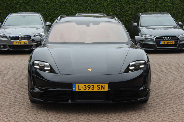 Porsche Taycan Cross Turismo Turbo S 93 kWh / SoH 90,9% / Panoramadak / 360Camera / Head-up / Passenger Display / Luchtvering / 21'' / Bose / Keyless / Sportdesign+Chrono / Stoelventilatie+Verwarming / Stuurverwarming / Dodehoek / DAB
