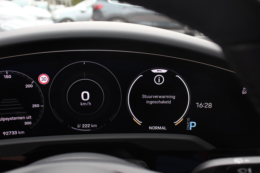 Porsche Taycan Cross Turismo Turbo S 93 kWh / SoH 90,9% / Panoramadak / 360Camera / Head-up / Passenger Display / Luchtvering / 21'' / Bose / Keyless / Sportdesign+Chrono / Stoelventilatie+Verwarming / Stuurverwarming / Dodehoek / DAB
