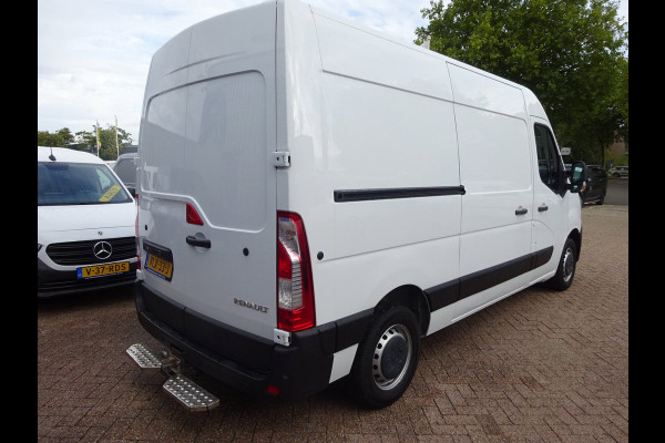 Renault Master T35 2.3 dCi 135 L2H2 Comfort Groot NAVI AIRCO TREKHAAK ZEER NETJES