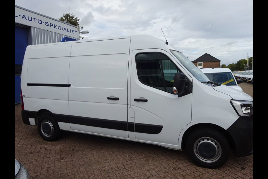 Renault Master T35 2.3 dCi 135 L2H2 Comfort Groot NAVI AIRCO TREKHAAK ZEER NETJES