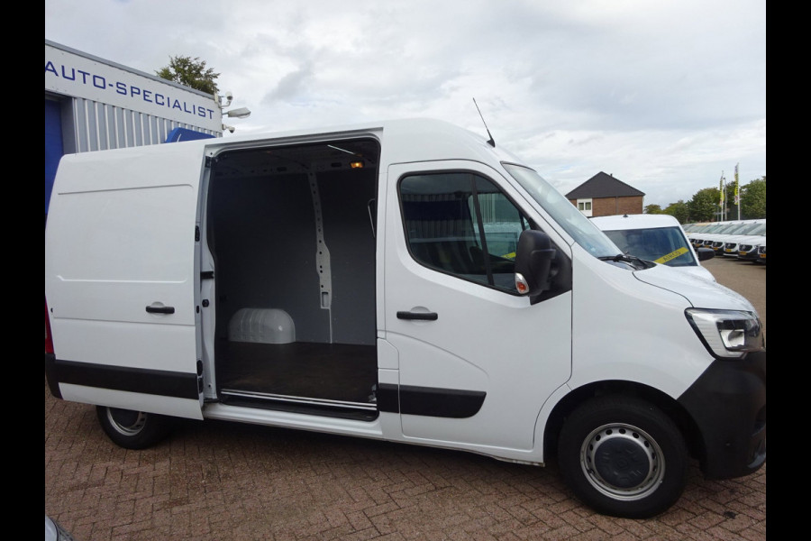 Renault Master T35 2.3 dCi 135 L2H2 Comfort Groot NAVI AIRCO TREKHAAK ZEER NETJES