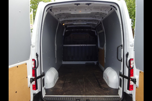 Renault Master T35 2.3 dCi 135 L2H2 Comfort Groot NAVI AIRCO TREKHAAK ZEER NETJES