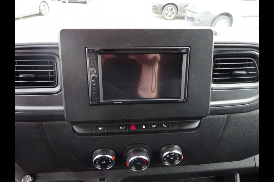 Renault Master T35 2.3 dCi 135 L2H2 Comfort Groot NAVI AIRCO TREKHAAK ZEER NETJES