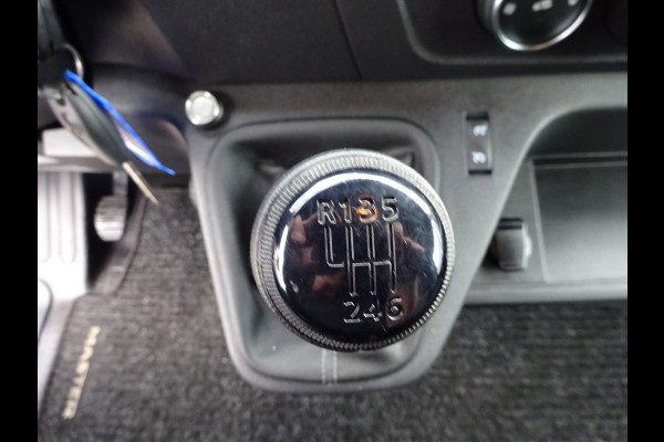 Renault Master T35 2.3 dCi 135 L2H2 Comfort Groot NAVI AIRCO TREKHAAK ZEER NETJES