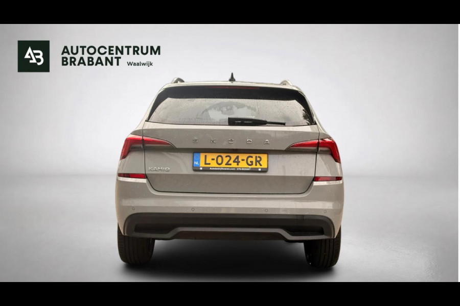 Škoda Kamiq 1.0 TSI Sport Business NARDO GREY! | NL-AUTO | CARPLAY | DIG DASH | ACHTERCAM | STOELVERW | CLIMATE | GOED ONDERH |