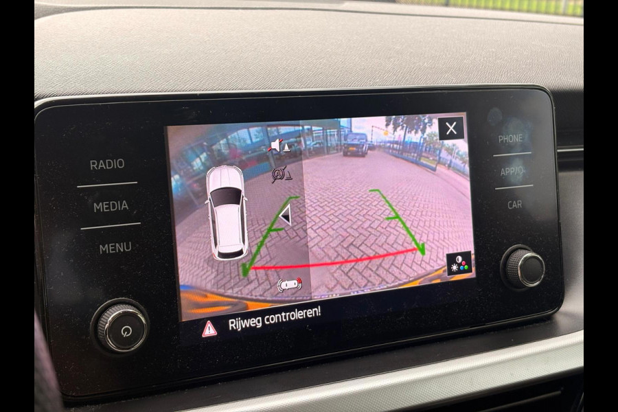 Škoda Kamiq 1.0 TSI Sport Business NARDO GREY! | NL-AUTO | CARPLAY | DIG DASH | ACHTERCAM | STOELVERW | CLIMATE | GOED ONDERH |