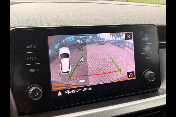 Škoda Kamiq 1.0 TSI Sport Business NARDO GREY! | NL-AUTO | CARPLAY | DIG DASH | ACHTERCAM | STOELVERW | CLIMATE | GOED ONDERH |