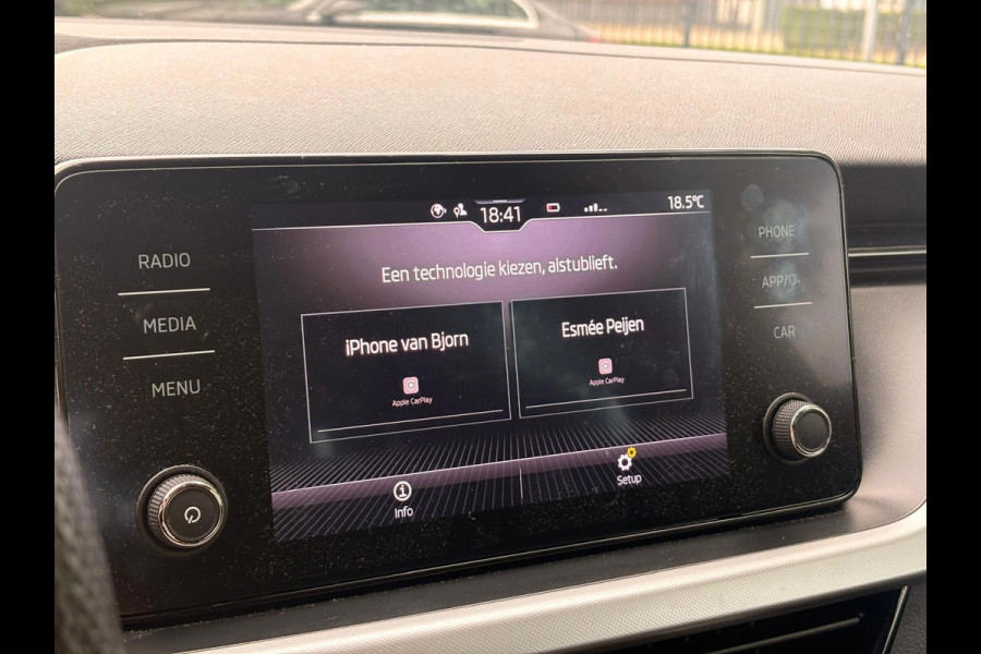 Škoda Kamiq 1.0 TSI Sport Business NARDO GREY! | NL-AUTO | CARPLAY | DIG DASH | ACHTERCAM | STOELVERW | CLIMATE | GOED ONDERH |