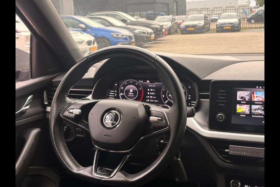 Škoda Kamiq 1.0 TSI Sport Business NARDO GREY! | NL-AUTO | CARPLAY | DIG DASH | ACHTERCAM | STOELVERW | CLIMATE | GOED ONDERH |