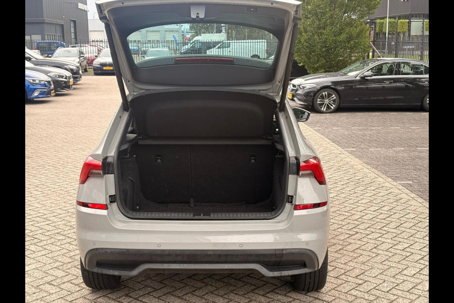 Škoda Kamiq 1.0 TSI Sport Business NARDO GREY! | NL-AUTO | CARPLAY | DIG DASH | ACHTERCAM | STOELVERW | CLIMATE | GOED ONDERH |