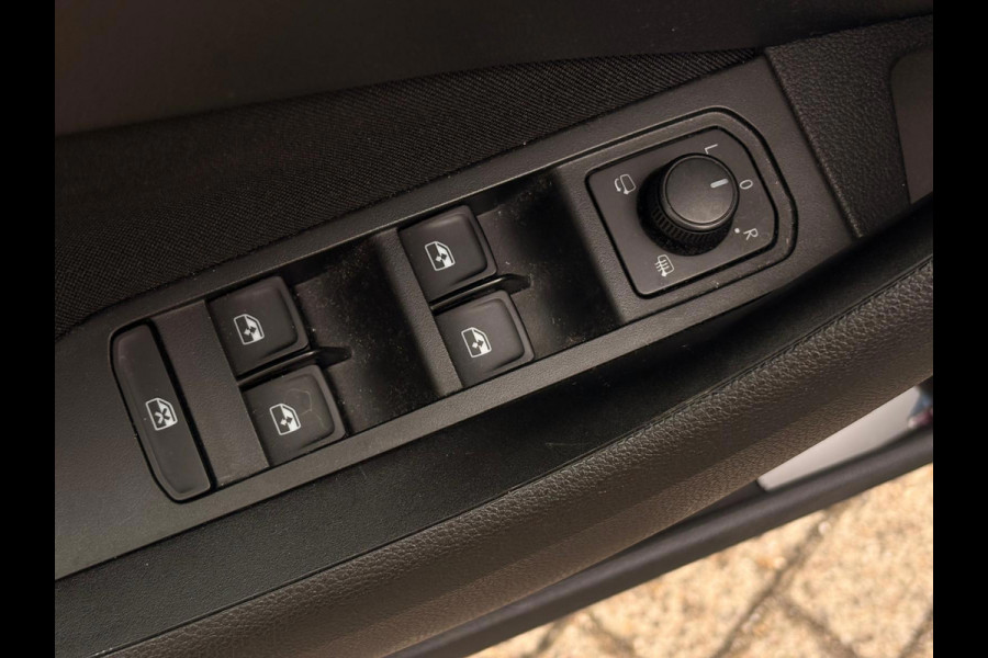Škoda Kamiq 1.0 TSI Sport Business NARDO GREY! | NL-AUTO | CARPLAY | DIG DASH | ACHTERCAM | STOELVERW | CLIMATE | GOED ONDERH |