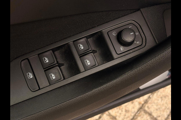 Škoda Kamiq 1.0 TSI Sport Business NARDO GREY! | NL-AUTO | CARPLAY | DIG DASH | ACHTERCAM | STOELVERW | CLIMATE | GOED ONDERH |
