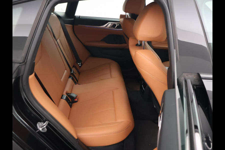 BMW i4 eDrive40 84 kWh M-SPORT + ADAPTIVE CRUISE | SFEERVERLICHTING | LEDER SPORTINTERIEUR