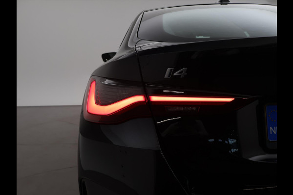 BMW i4 eDrive40 84 kWh M-SPORT + ADAPTIVE CRUISE | SFEERVERLICHTING | LEDER SPORTINTERIEUR