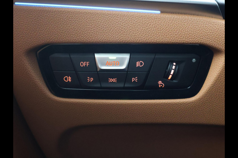 BMW i4 eDrive40 84 kWh M-SPORT + ADAPTIVE CRUISE | SFEERVERLICHTING | LEDER SPORTINTERIEUR