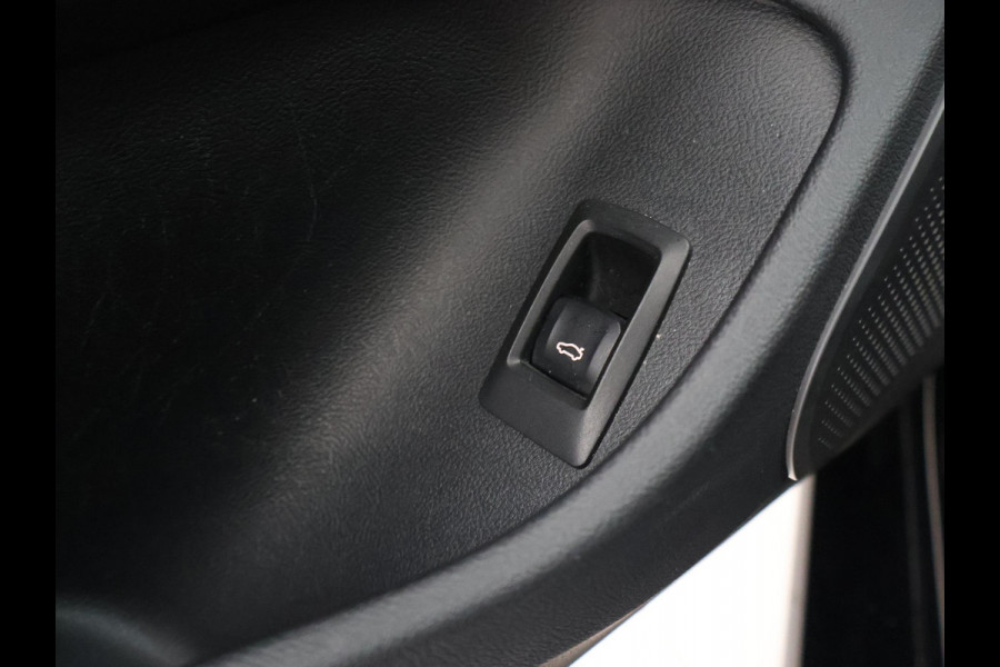 BMW i4 eDrive40 84 kWh M-SPORT + ADAPTIVE CRUISE | SFEERVERLICHTING | LEDER SPORTINTERIEUR