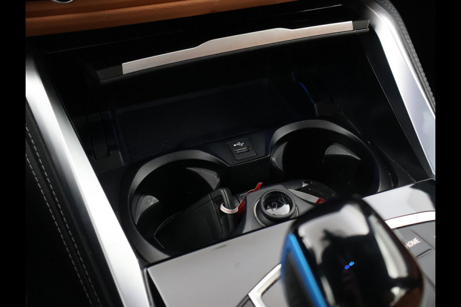 BMW i4 eDrive40 84 kWh M-SPORT + ADAPTIVE CRUISE | SFEERVERLICHTING | LEDER SPORTINTERIEUR