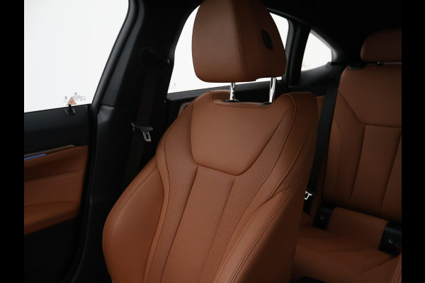 BMW i4 eDrive40 84 kWh M-SPORT + ADAPTIVE CRUISE | SFEERVERLICHTING | LEDER SPORTINTERIEUR