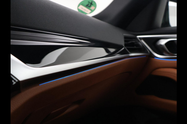 BMW i4 eDrive40 84 kWh M-SPORT + ADAPTIVE CRUISE | SFEERVERLICHTING | LEDER SPORTINTERIEUR