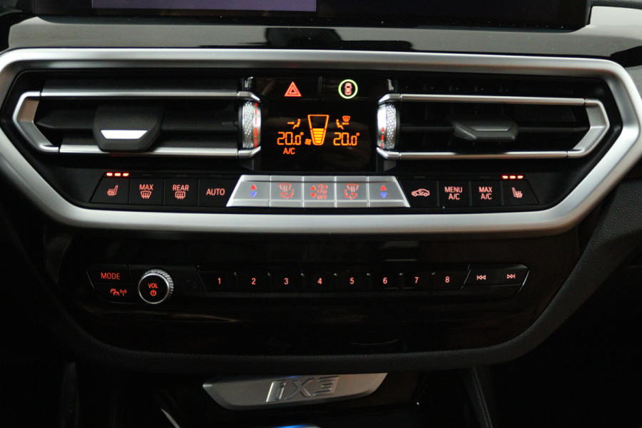 BMW iX3 Executive 80 kWh (TREKHAAK, 98,9% SOH, PANORAMADAK, STOELVERWARMING, SFEERVERLICHTING, CAMERA, 1e EIGENAAR, DEALER ONDERHOUDEN)