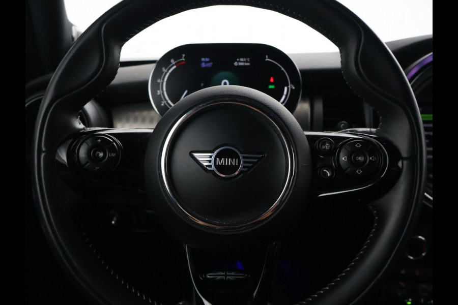 MINI 5-deurs 1.5 COOPER AUT. + LEDER | UNION JACK LED | HARMAN/KARDON | MINI YOURS | APPLE CARPLAY