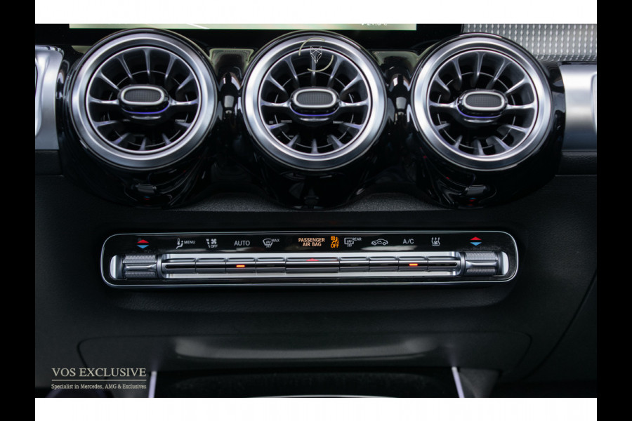 Mercedes-Benz EQB 300 4MATIC AMG 67 kWh 7-persoons|Night|Keyless|SOH 97,9%|Verw-stln|Cruise|360°|Panorama|HUD|Sfeer|Nieuwprijs €74.626