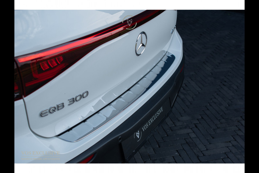 Mercedes-Benz EQB 300 4MATIC AMG 67 kWh 7-persoons|Night|Keyless|SOH 97,9%|Verw-stln|Cruise|360°|Panorama|HUD|Sfeer|Nieuwprijs €74.626