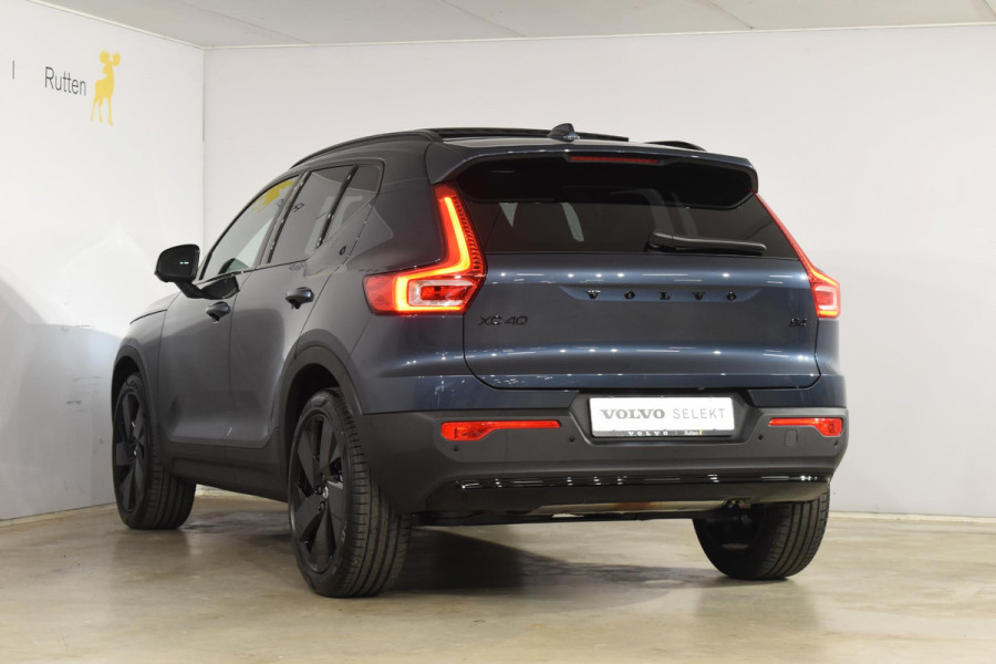 Volvo XC40 B4 211PK Plus Black Edition / Adaptive Cruise control / 360 Camera / Extra getint glas / 20'' velgen / Harman Kardon / Elektrisch verstelbare stoelen met geheugen / Stoel- en stuurverwarming / Elektrisch panorama schuifdak / Trekhaak elektrisch uitklapbaar