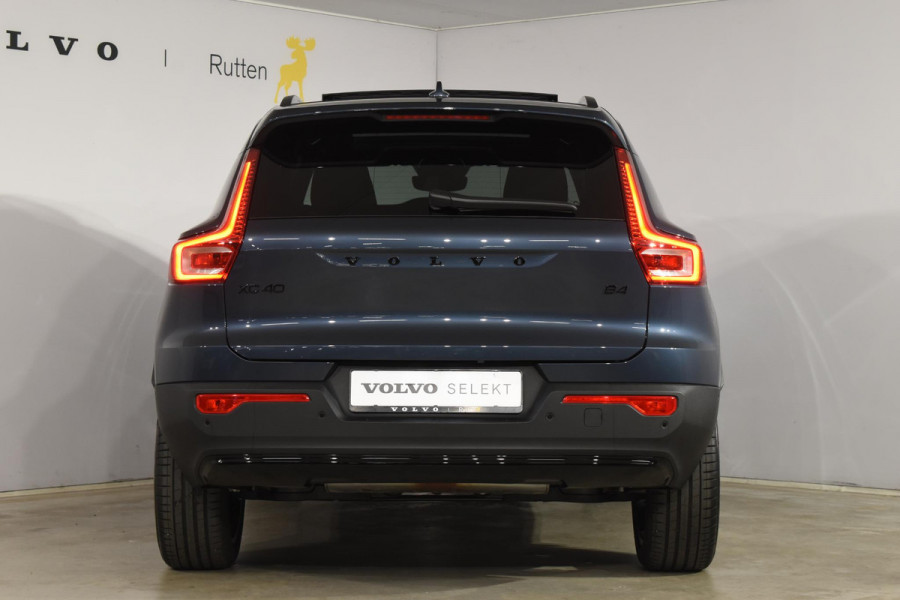 Volvo XC40 B4 211PK Plus Black Edition / Adaptive Cruise control / 360 Camera / Extra getint glas / 20'' velgen / Harman Kardon / Elektrisch verstelbare stoelen met geheugen / Stoel- en stuurverwarming / Elektrisch panorama schuifdak / Trekhaak elektrisch uitklapbaar