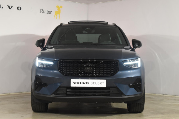 Volvo XC40 B4 211PK Plus Black Edition / Adaptive Cruise control / 360 Camera / Extra getint glas / 20'' velgen / Harman Kardon / Elektrisch verstelbare stoelen met geheugen / Stoel- en stuurverwarming / Elektrisch panorama schuifdak / Trekhaak elektrisch uitklapbaar