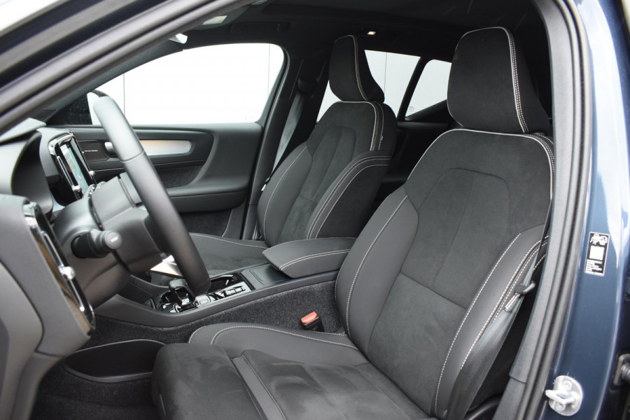 Volvo XC40 B4 211PK Plus Black Edition / Adaptive Cruise control / 360 Camera / Extra getint glas / 20'' velgen / Harman Kardon / Elektrisch verstelbare stoelen met geheugen / Stoel- en stuurverwarming / Elektrisch panorama schuifdak / Trekhaak elektrisch uitklapbaar