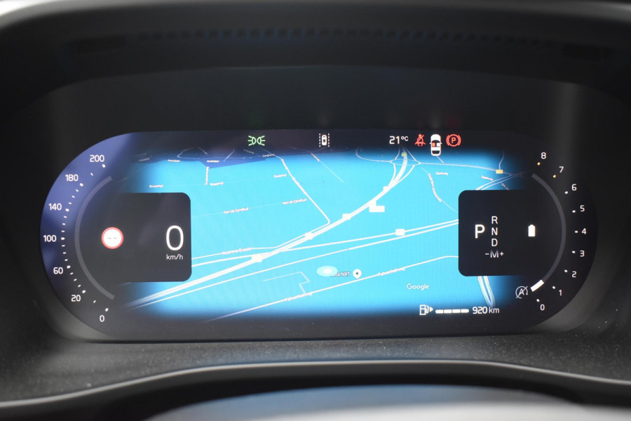 Volvo XC40 B4 211PK Plus Black Edition / Adaptive Cruise control / 360 Camera / Extra getint glas / 20'' velgen / Harman Kardon / Elektrisch verstelbare stoelen met geheugen / Stoel- en stuurverwarming / Elektrisch panorama schuifdak / Trekhaak elektrisch uitklapbaar