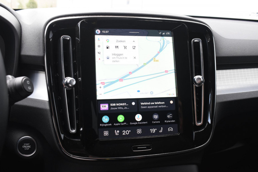 Volvo XC40 B4 211PK Plus Black Edition / Adaptive Cruise control / 360 Camera / Extra getint glas / 20'' velgen / Harman Kardon / Elektrisch verstelbare stoelen met geheugen / Stoel- en stuurverwarming / Elektrisch panorama schuifdak / Trekhaak elektrisch uitklapbaar