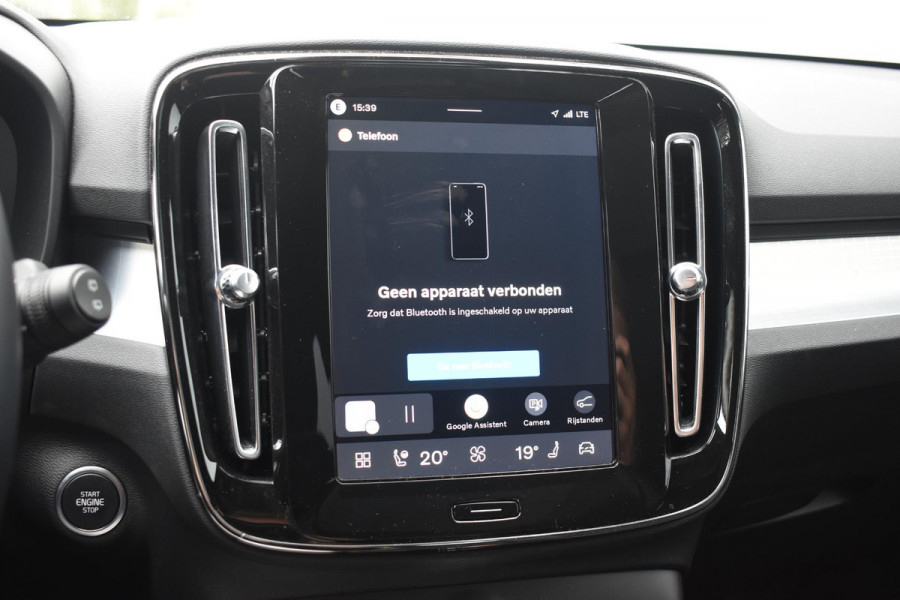 Volvo XC40 B4 211PK Plus Black Edition / Adaptive Cruise control / 360 Camera / Extra getint glas / 20'' velgen / Harman Kardon / Elektrisch verstelbare stoelen met geheugen / Stoel- en stuurverwarming / Elektrisch panorama schuifdak / Trekhaak elektrisch uitklapbaar