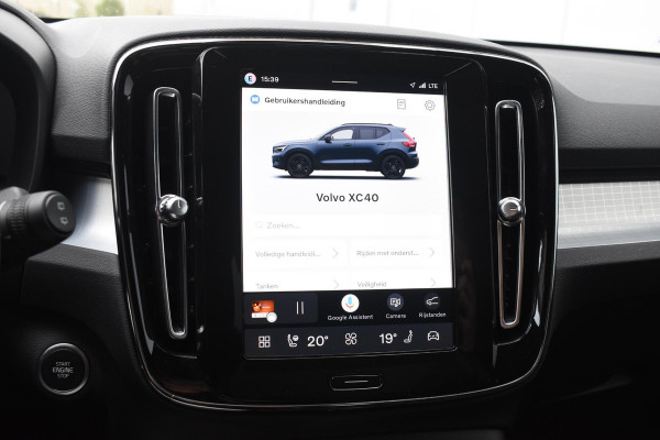 Volvo XC40 B4 211PK Plus Black Edition / Adaptive Cruise control / 360 Camera / Extra getint glas / 20'' velgen / Harman Kardon / Elektrisch verstelbare stoelen met geheugen / Stoel- en stuurverwarming / Elektrisch panorama schuifdak / Trekhaak elektrisch uitklapbaar